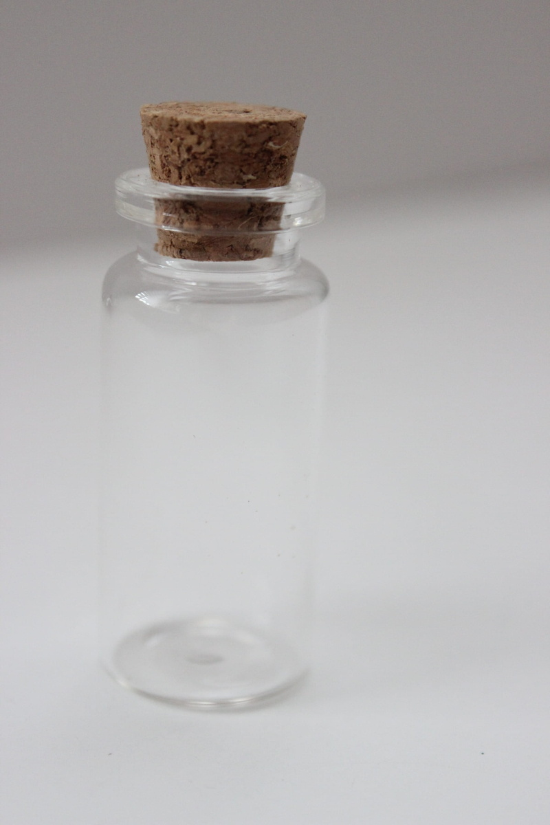 sealed, still life, clear, white background, cork, 2K, container, lid, houseware, no People, closed, space, food and drink, white color, nature, water
