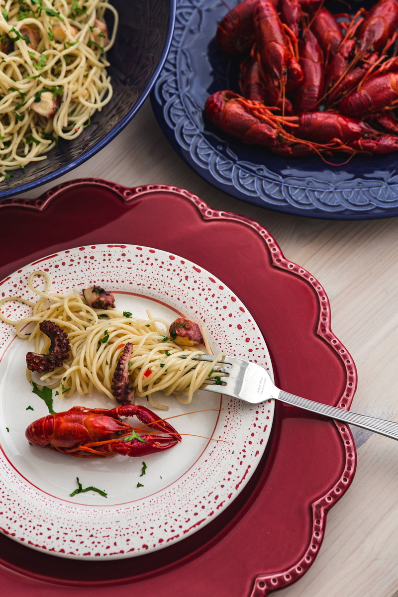 italian food, close-up, 5K, plate, roses, vegetarian Food, food, pasta, food and drink, table, indoors, wine, healthy Eating, still life, lunch, Fancy