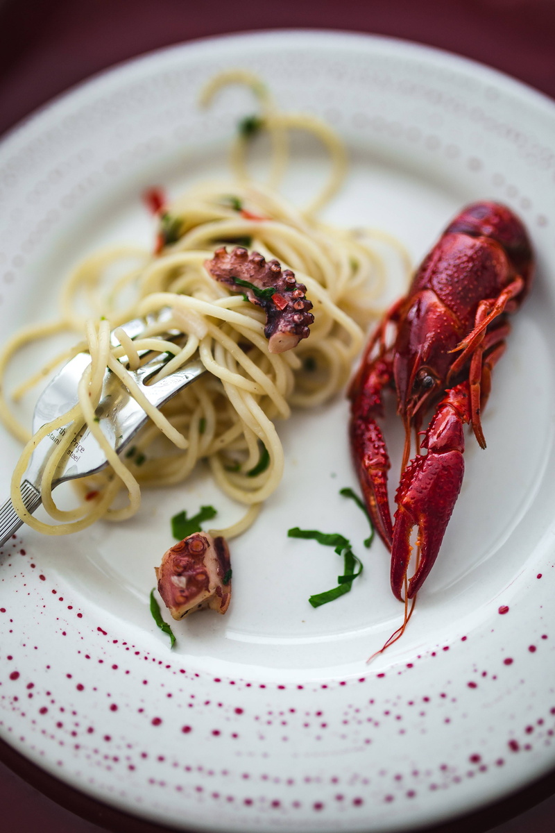 garnish, italian food, prepared Shellfish, food, prawn, dinner, selective focus, cooked, Fancy, no people, roses, spaghetti, seafood, table, red, healthy Eating