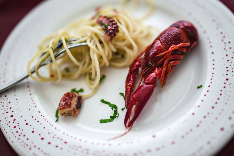 garnish, luxury, herb, meal, freshness, wine, kitchen utensil, 5K, indulgence, crayfish, wellbeing, cooked, temptation, italian food, octopus, gourmet
