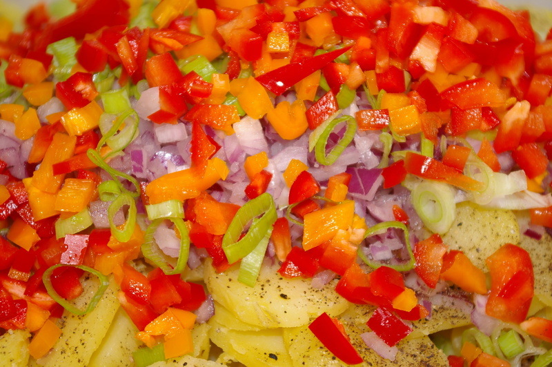 fruit, freshness, bell pepper, staple food, tasty, edible, salted, lunch, meal, frisch, potatoes, pepper, cut, spring onions, backgrounds, preparation