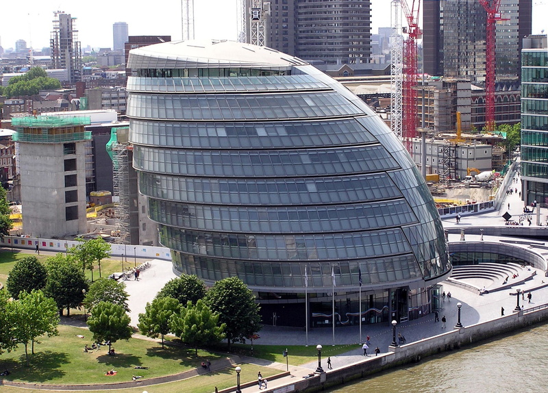 incidental people, great britain, office building exterior, skyscraper, tree, city, buildings, office building complex, plant, day, financial district