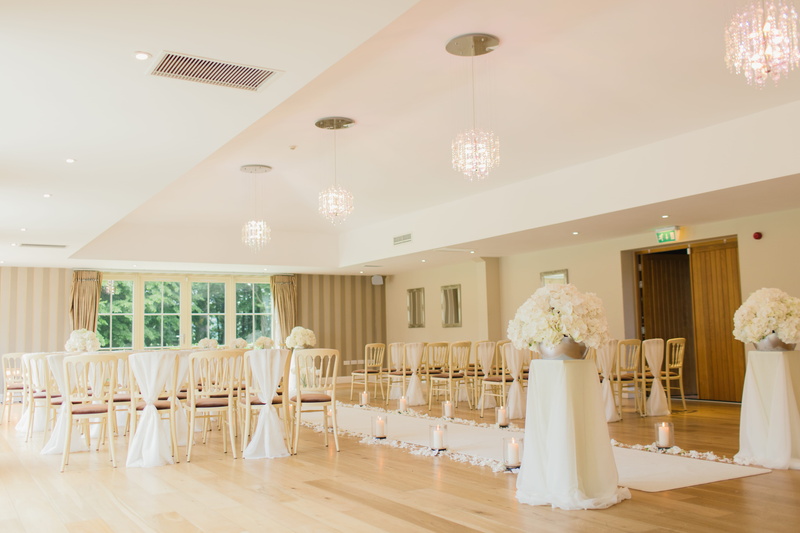 domestic room, venue, decoration, seat, hall, religion, apartment, built structure, trading floor, illuminated, table, no people, lighting equipment, day