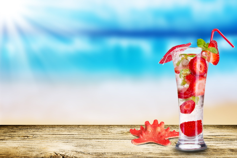 cocktail, no people, water, outdoors, healthy eating, highball, garnish, glass, starfish, sea, drink, berry fruit, alcohol, straw, refreshment, red, wellbeing