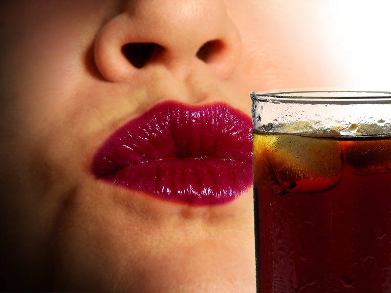 women, person, human face, erfrischungsgetränk, delicious, ice cubes, studio shot, cocktail, cola, drinking, highball, household equipment, food and drink