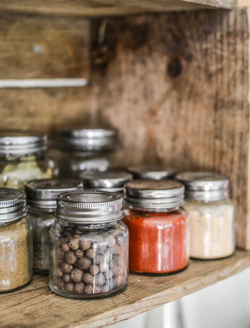 container, seasoning, herbal, thyme, brown, Shelf, close-up, ingredient, day, indoors, wood, Kitchen, ginger, condiment, aroma, glass, vintage, rosemary