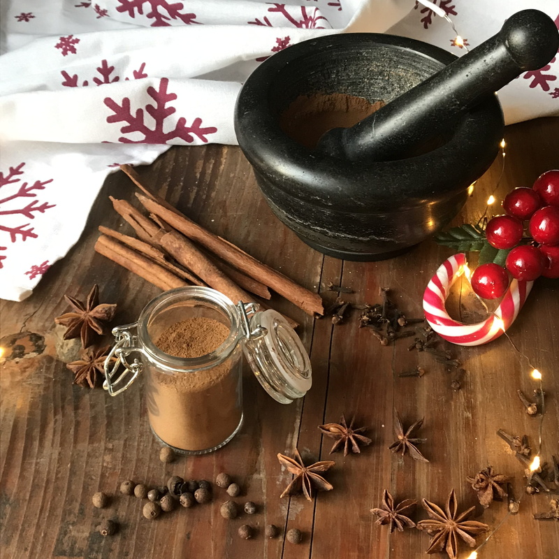 glass, taste, holidays, component, decoration, herb, christmas ornament, wood - material, rustic, aroma, culinary, indoors, jar, spices, natural, 2K, freshness