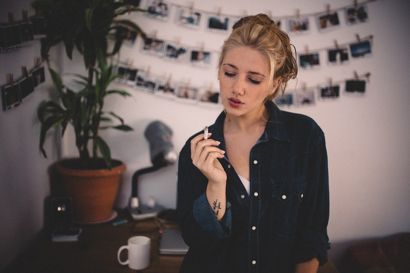 hairstyle, business, women, young women, working, Judit Belmonte, looking, young adult, coffee, waist up, blonde, hair, adult, Robert Marcillas Ronda, contemplation