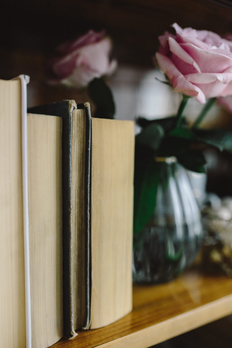 essentials, cup of coffee, bookshelf, literature, rose, book, education, plant, interior, selective focus, still life, shelf, pink roses, bouquet, roseses