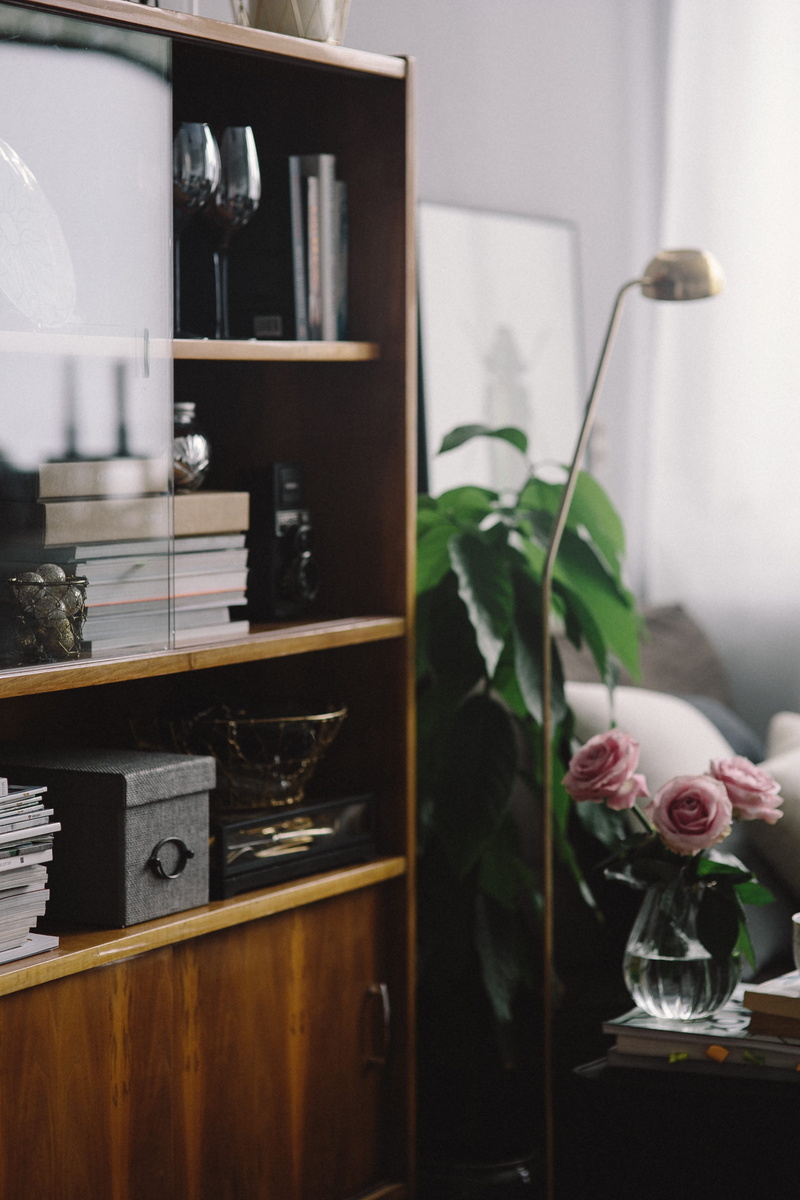 home Interior, decor, container, roses, lovely, pink roses, domestic Room, close-up, indoors, interior, table, relax, 4K, book, domestic kitchen, essentials