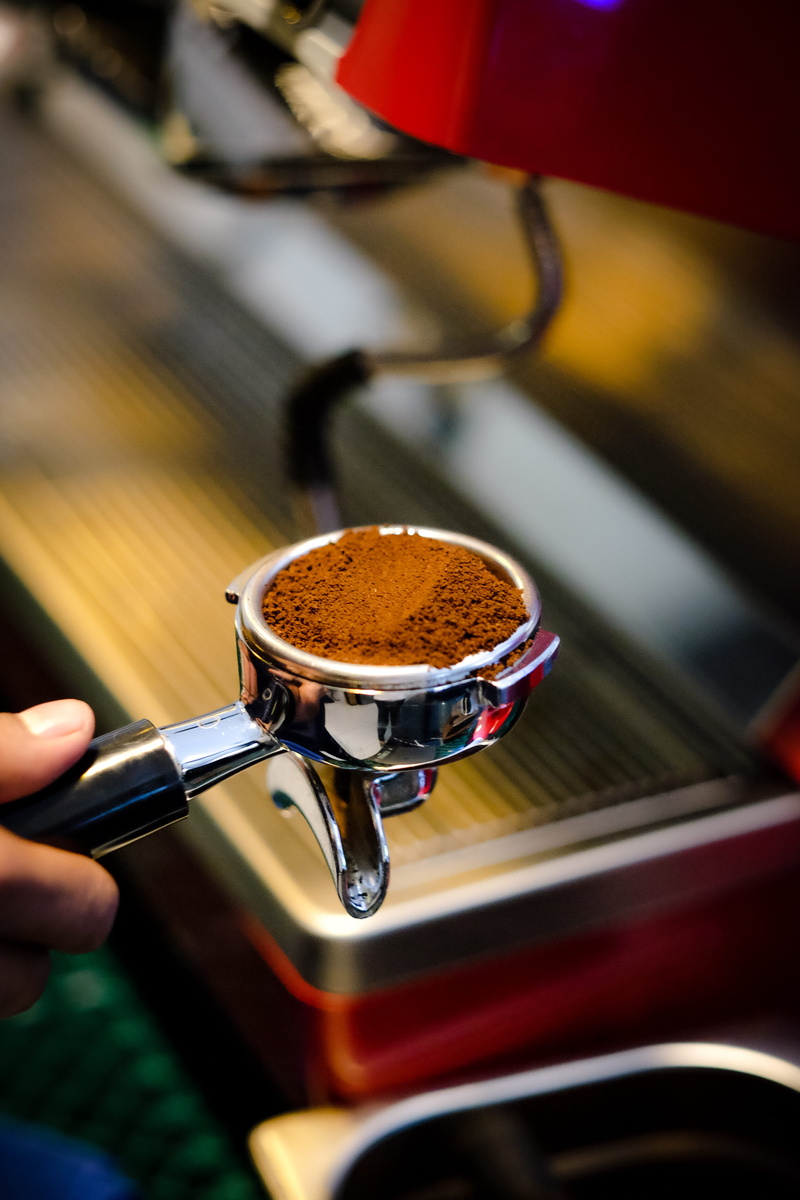 person, refreshment, real people, indoors, hand, human hand, holding, preparation, close-up, drink, coffee, coffee - drink, focus on foreground, one person