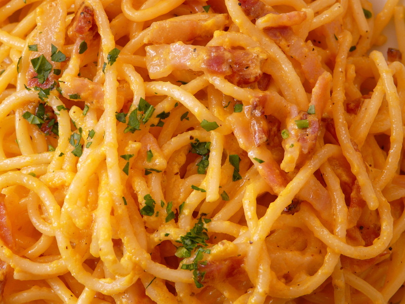 no people, comfort food, cabonara, plate, healthy eating, spaghetti, dairy product, indoors, italian food, eat, spaghetti carbonara, court, food and drink