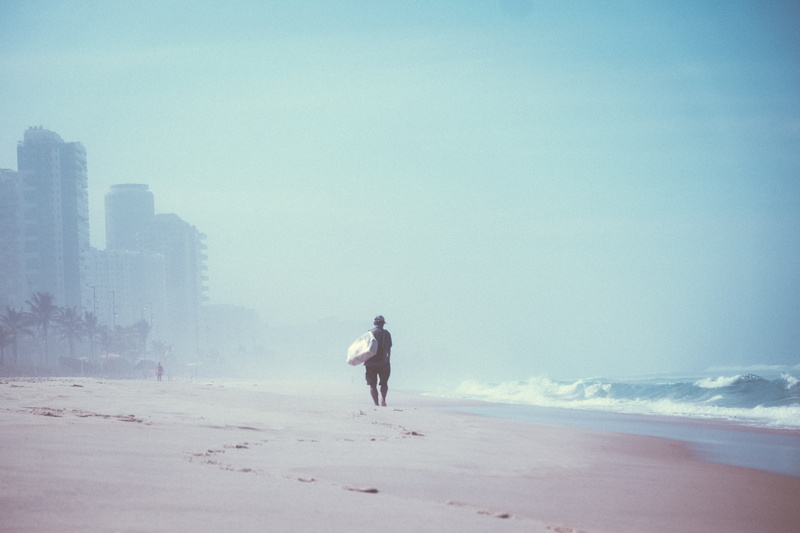 barra da tijuca, copy space, beach, building, built structure, nature, solo, outdoors, motion, beache, building exterior, architecture, sea, rio de janeiro