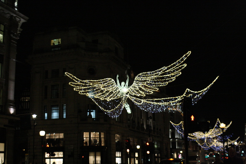 flying, christmas lights, animal representation, xmas lights, building exterior, navidad, volar, christmas decoration, ángeles de navidad, angels of light