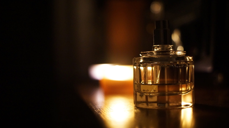 dark, luxury, parfum, table, single object, copy space, night, close-up, healthcare and medicine, no people, bar - drink establishment, bottle, 4K, food and drink