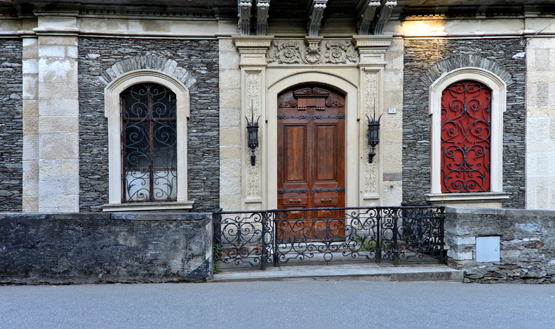 entrance, old, protection, 5K, door, house facade, history, window arches, safety, the past, wall - building feature, slate, wrought iron, architectural style