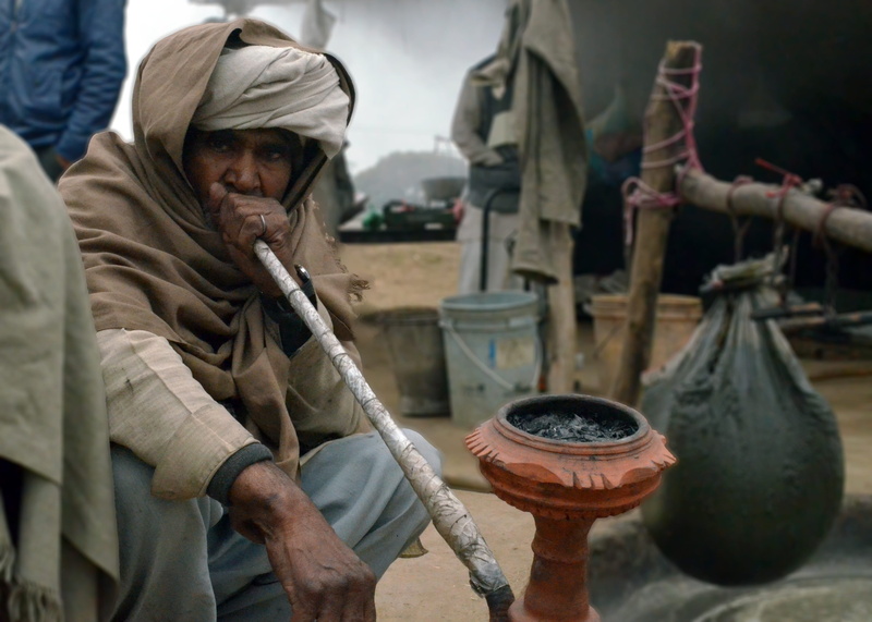 life, real people, smoke, nature, front view, human face, day, focus on foreground, village, incidental people, outdoors, shisha, men, clothing, people