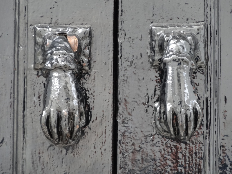 close, silver colored, close up, door, outdoors, entrance, door opener, 4K, knob, backgrounds, protection, security, close-up, photo, metal, day, door hardware