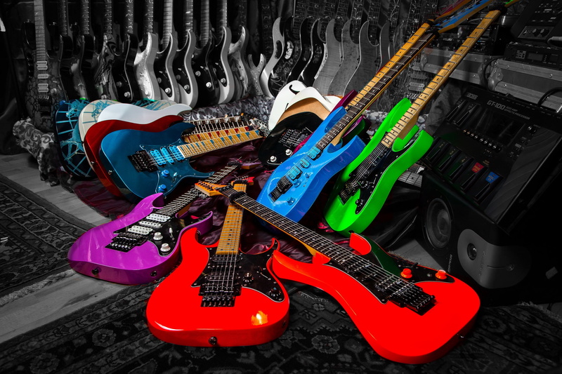 day, indoors, still life, black color, man made, choice, string, music, no people, Guitars, store, close-up, musical instrument, Colorful, man made object