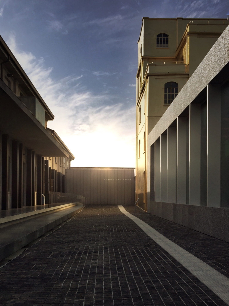 fashion, built structure, milano, italy, wes andreson, direction, cloud - sky, street, footpath, oma, cobblestone, building, sunrise, building exterior