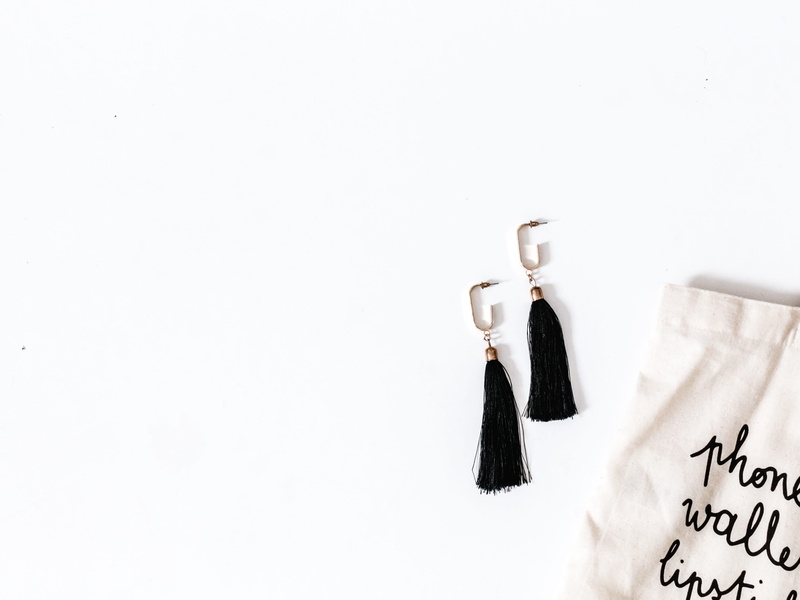 hat, no people, human representation, text, tote bag, coat rack, cut out, 4K, hook, bag, danging, scarf, surface, white, black, symbol, cushion, confetti