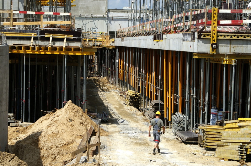wires, architecture, day, development, incomplete, occupation, element construction, construction site, hypermarket, men, real people, Building, full length