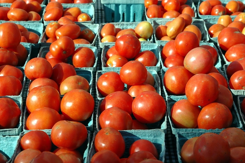 food, stall, store, healthy, large group of objects, sale, retail, still life, meal, shopper, tomatoes, vegetarian, nutrition, day, red, 2K, juicy, marketplace