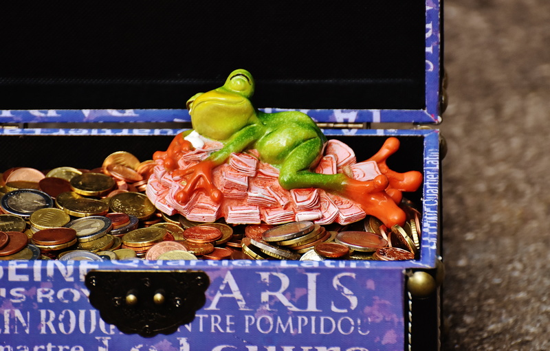 western script, sweet, animal, lot, food and drink, text, collect, cute, freshness, frog, price tag, box, coins, food, color, for sale, holiday, 5K, retail display
