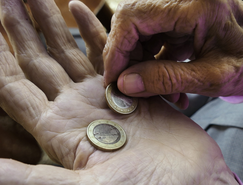 clock, how to calculate, human finger, pension, coin, adult, cash and cash equivalents, pay, poverty in old age, donation, count, real people, 4K, to just
