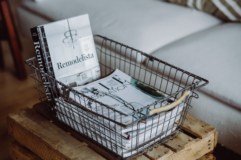 finance, paper, close-up, text, western script, still life, communication, 5K, magazine, economy, high angle view, industry, metal, abandoned, indoors