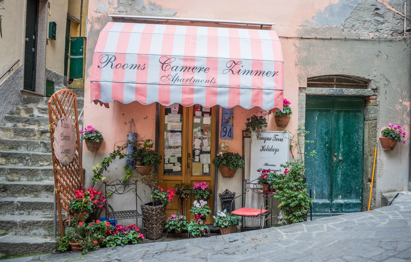 welcoming, built structure, flower pot, communication, rooms, text, limmer, western script, street, italy, plant, nature, camere, 5K, day, non-western script