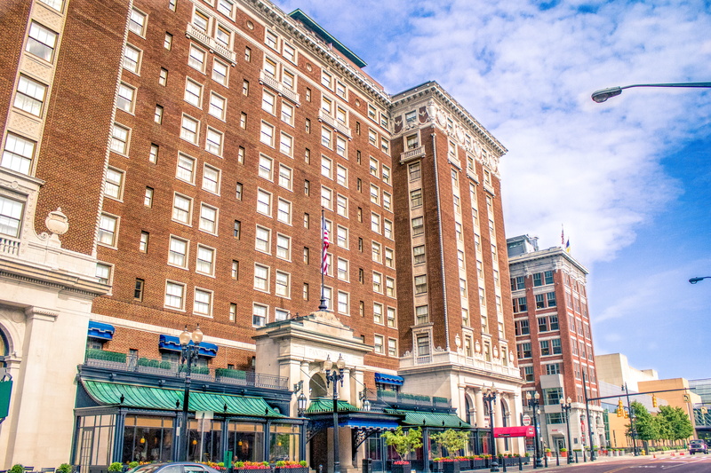 tall - high, no people, michigan, outdoors, built structure, residential district, window, blue, building exterior, awning, nature, street light, street