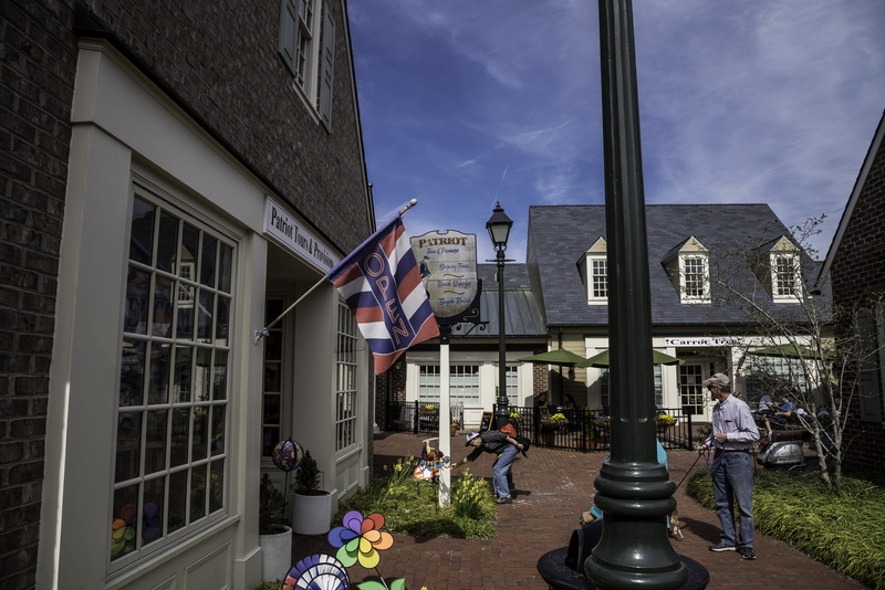 people, leisure activity, house, group, uSA, small, residential district, yorktown, adult, building, architecture, United States, virginia, Small group