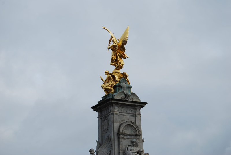 creativity, female likeness, palace, buckingham palace, angel, architecture, travel, london, low angle view, england, golden statue, building, monument