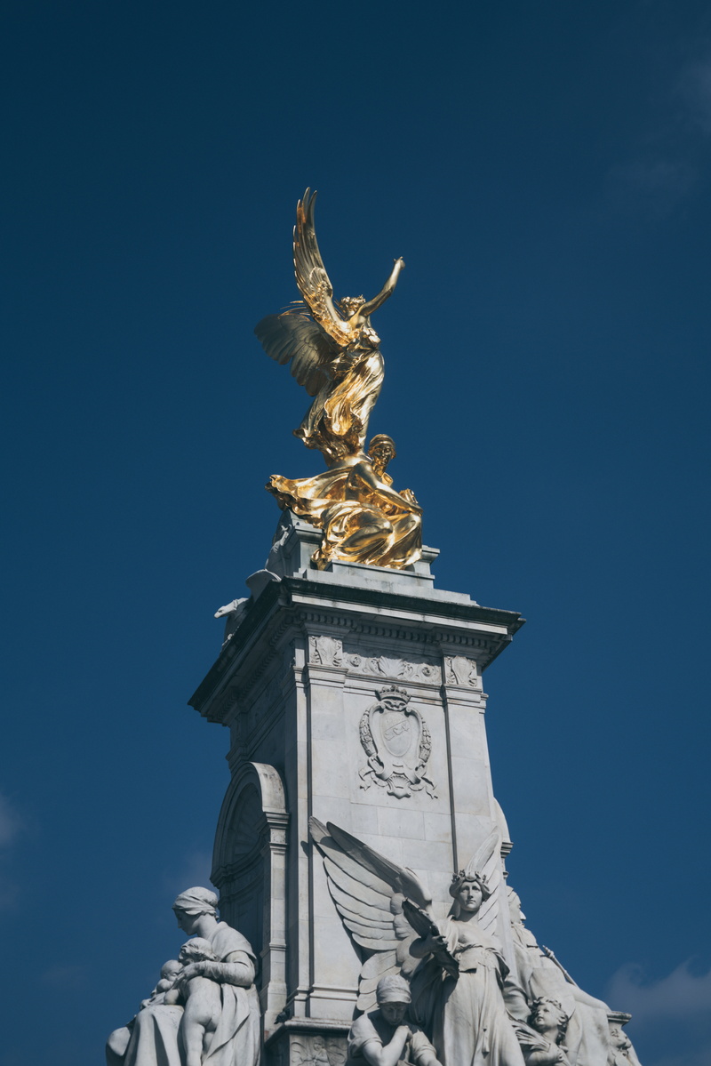 palace, memorial, wing, historic, eagle, architecture, old, female likeness, city, queen victoria, statue, sculpture, the past, tourism, pn, travel destinations