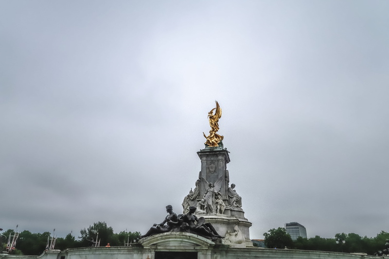 london, stone, outdoors, the queen victoria memorial, buckingham, statue, 2K, architectural column, sculpture, sky, no people, tourism, the past, nature