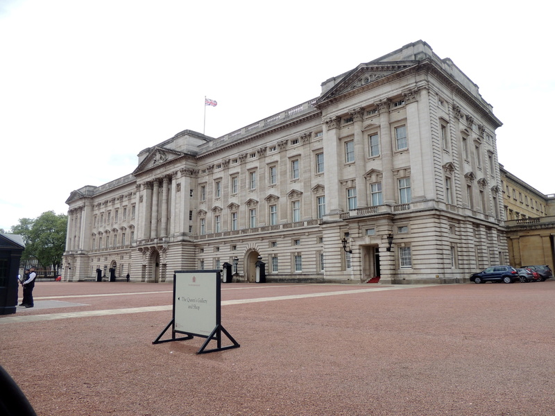 england, incidental people, the past, palace, tourism, travel destinations, outdoors, united kingdom, built structure, clear sky, building, architecture