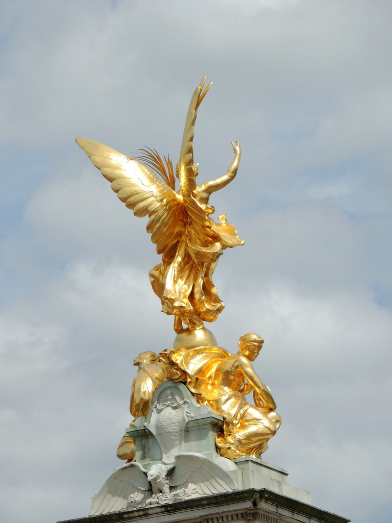 united kingdom, emblem, creativity, architecture, human representation, england, famous, 2K, gold, buckingham-palace, sculpture, no people, royal house