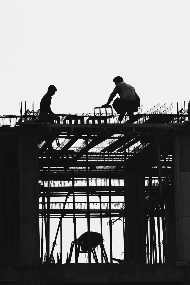 built structure, 5K, group of people, minimal, low angle view, working, clear sky, monochrome, architecture, work, black and white, lines, men, construction industry