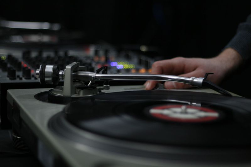 disc, sound recording equipment, dj, using, mixing, nightclub, technology, record, human body part, songs, man, club dj, black, bokeh, nightlife, still