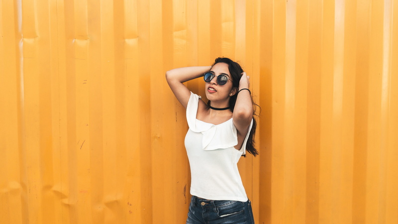amarelo, woman, lifestyles, beautiful woman, young women, women, fashion, óculos, brazil, leisure activity, recife, jeans, cabelo, one person, young adult