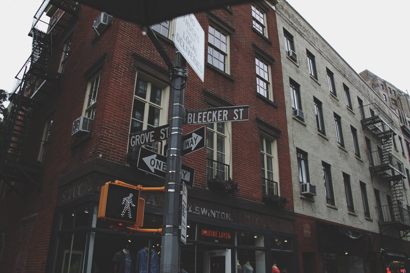 street, outdoors, buildings, red, nature, urban, 4K, low angle view, western script, street signs, built structure, new york, sign, building exterior