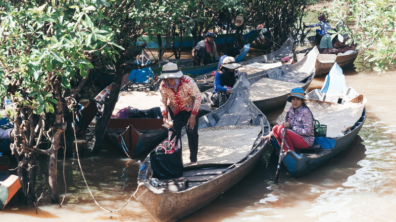 outdoors, group of people, asia, tonle sap street, day, 5K, occupation, transportation, lake, waterfront, tonle sap, tree, mode of transportation, people