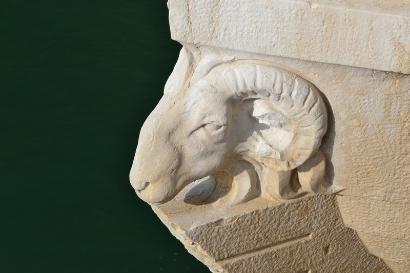 male likeness, architecture, bridge, wall - building feature, battering-ram, human representation, bas relief, ancient, history, travel destinations, creativity