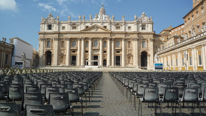 facade, side by side, building exterior, building, day, the past, piazza san pietro, outdoors, chair, government, travel, in a row, history, built structure