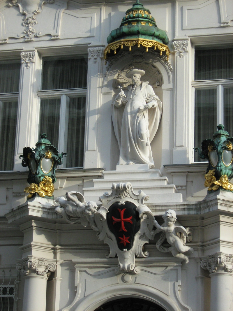 day, ornate, outdoors, sculpture, architectural column, mansion, wien, 2K, craft, kreuzherren mit dem roten stern, representation, low angle view, the façade of the