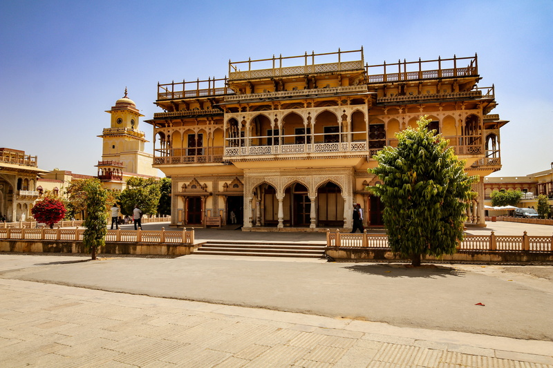 architectural column, building exterior, sunlight, sky, architecture, india, old, palace, courtyard, plant, clear sky, 5K, tree, nature, arch, outdoors