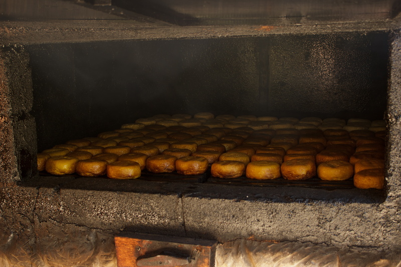 close-up, table, smokehouse, no people, 5K, store, food, still life, preparation, bread, indoors, container, national food, freshness, oven, food and drink