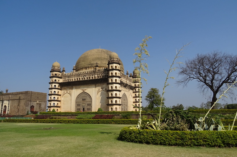 history, lawn, bijapur, tourism, green color, india, dome, tomb, plant, famous, circular, building, edifice, karnataka, Gol Gumbaz, historical, no people
