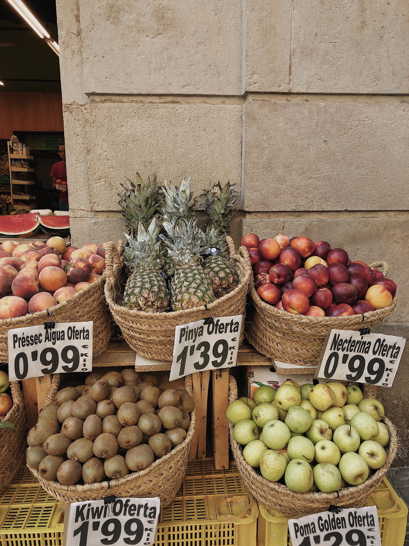 street, store, market stall, fresh, stall, choice, pineapples, food and drink, fruits, apples, freshness, baskets, retail display, brown, ripe, abundance